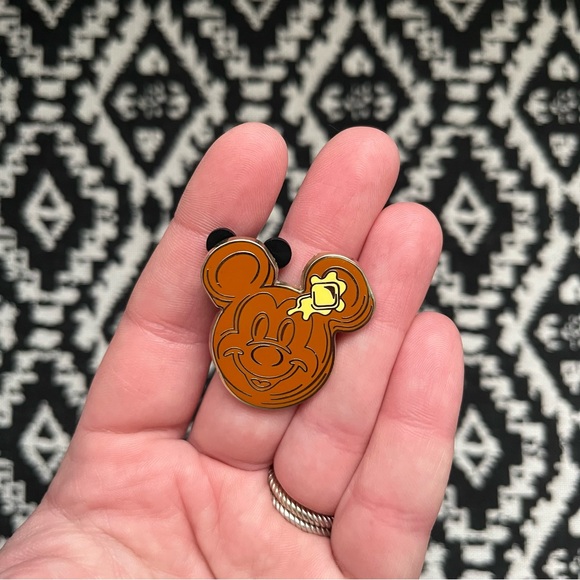 Disney Mickey Mouse Pancake Pin - Picture 1 of 2